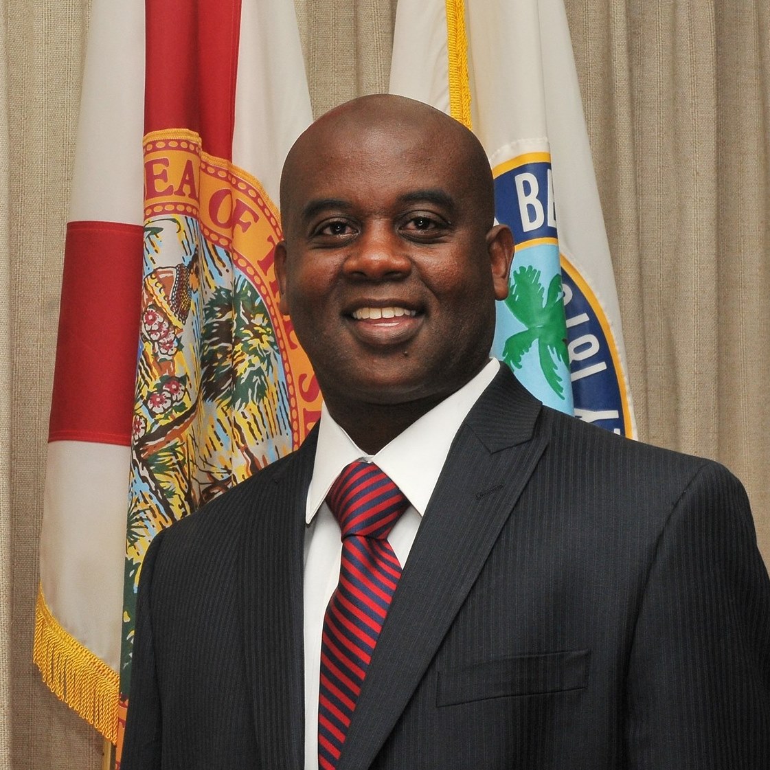 Official_portrait_of_Daytona_Beach_Mayor_Derrick_Henry